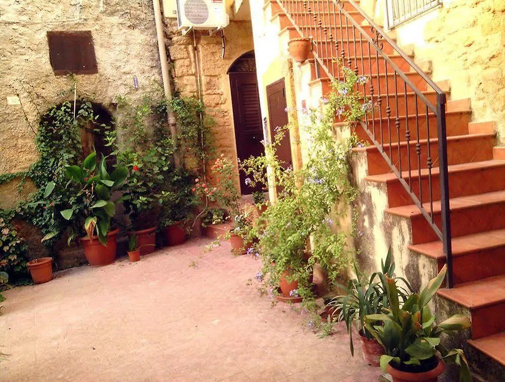 Domus Antiqua Bed & Breakfast Agrigento 3*,  Italy